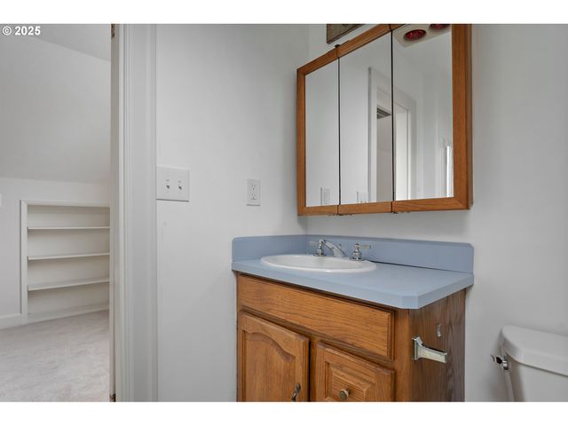 2933 Se FRANKLIN St, Portland, OR 97202