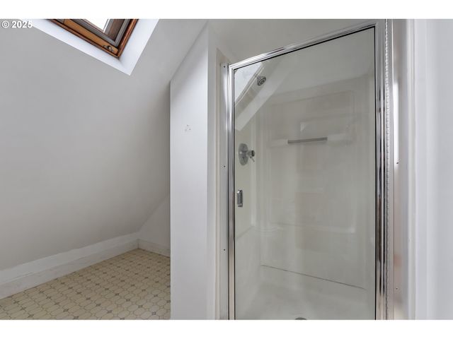 2933 Se FRANKLIN St, Portland, OR 97202