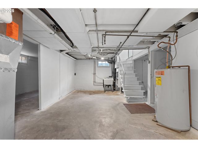 2933 Se FRANKLIN St, Portland, OR 97202