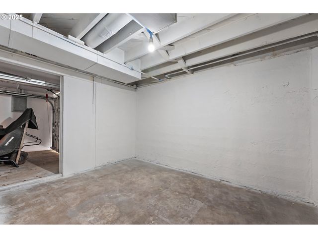 2933 Se FRANKLIN St, Portland, OR 97202