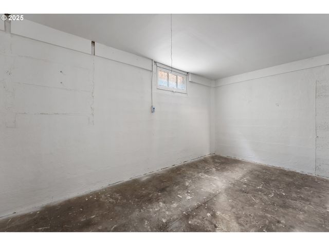 2933 Se FRANKLIN St, Portland, OR 97202