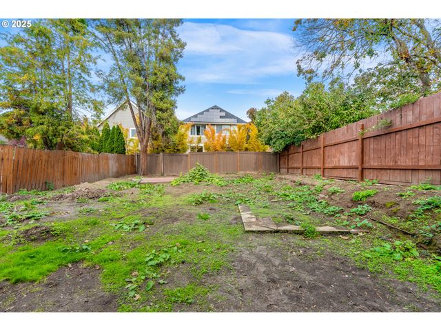 2933 Se FRANKLIN St, Portland, OR 97202