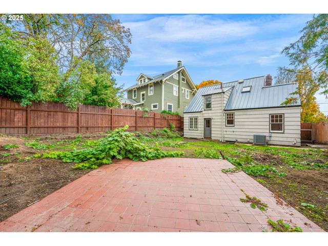 2933 Se FRANKLIN St, Portland, OR 97202