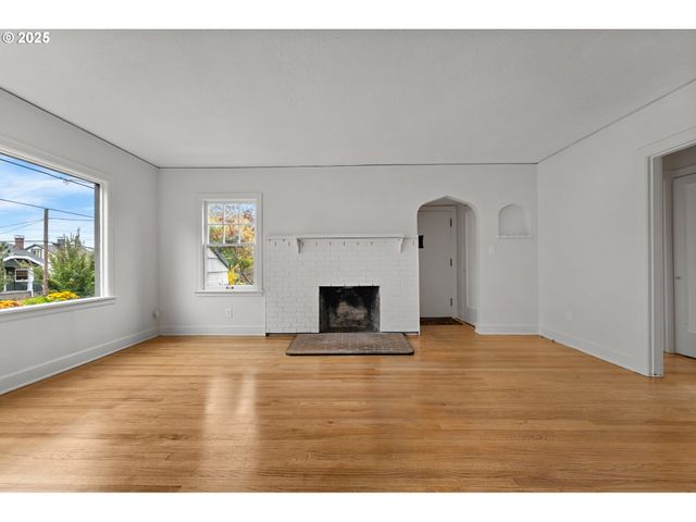 2933 Se FRANKLIN St, Portland, OR 97202