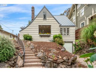 2933 Se FRANKLIN St, Portland, OR 97202