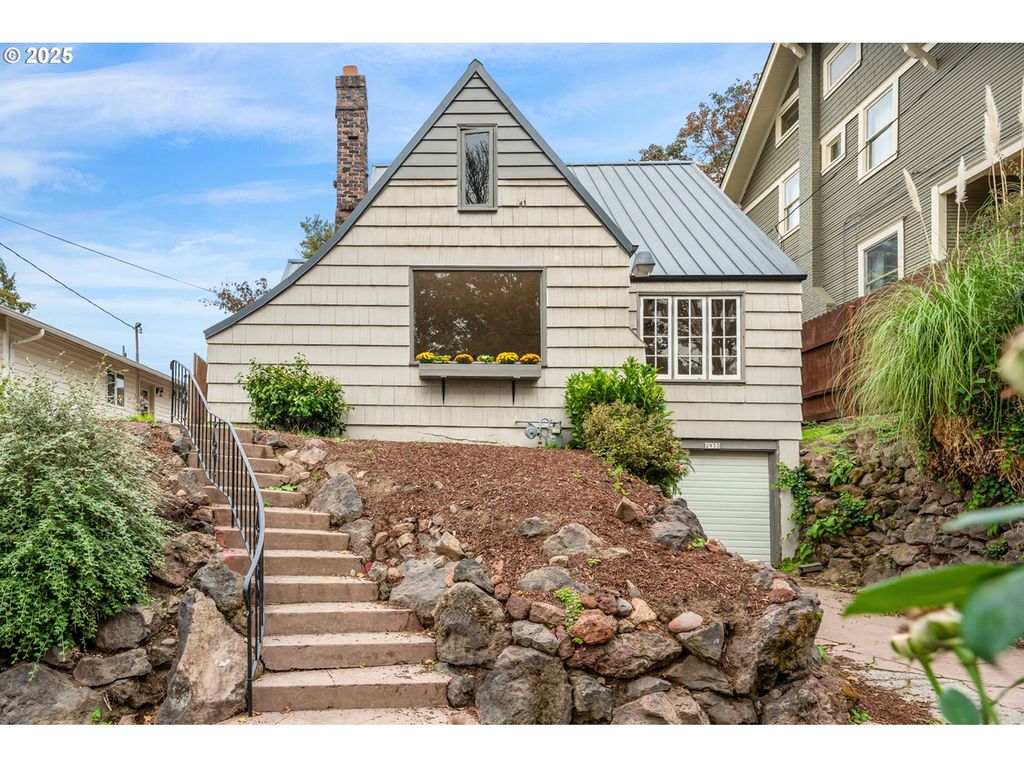 2933 Se FRANKLIN St, Portland, OR 97202