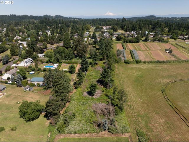 Se Armstrong Cir, Happy Valley, OR 97089