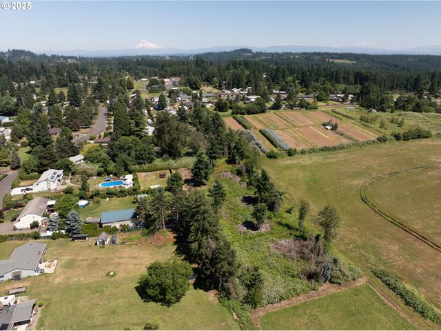 Se Armstrong Cir, Happy Valley, OR 97089