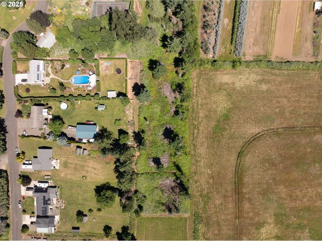 Se Armstrong Cir, Happy Valley, OR 97089