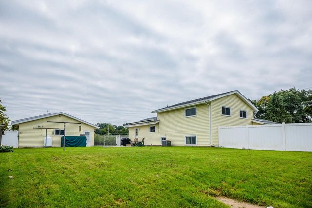 30126 Ketterhagen ROAD, Burlington, WI 53105