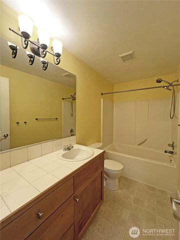 18542 97th Ave Court E, Puyallup, WA 98375