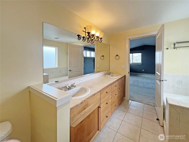 18542 97th Ave Court E, Puyallup, WA 98375