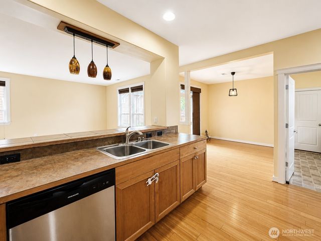 18542 97th Ave Court E, Puyallup, WA 98375