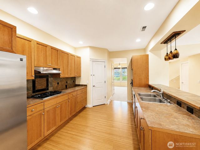18542 97th Ave Court E, Puyallup, WA 98375