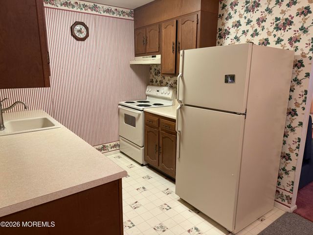 16C Yorkshire Court, Manchester, NJ 08759