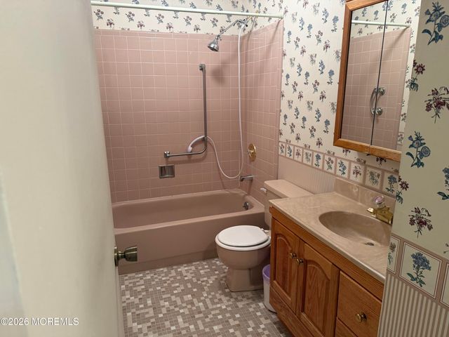 16C Yorkshire Court, Manchester, NJ 08759