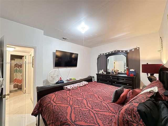 343 W 42nd St A, Hialeah, FL 33012