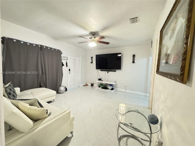 343 W 42nd St A, Hialeah, FL 33012