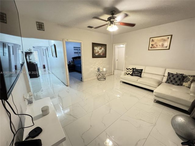 343 W 42nd St A, Hialeah, FL 33012