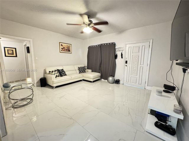 343 W 42nd St A, Hialeah, FL 33012