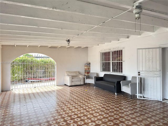 343 W 42nd St A, Hialeah, FL 33012