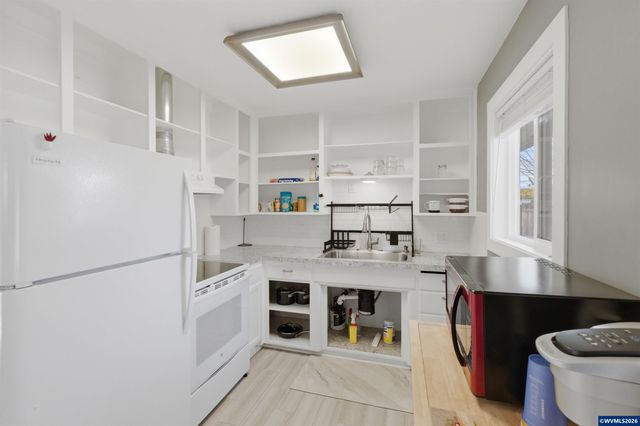 910 Ermine St SE, Albany, OR 97322