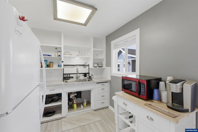 910 Ermine St SE, Albany, OR 97322