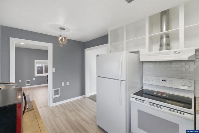 910 Ermine St SE, Albany, OR 97322