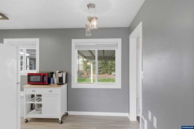 910 Ermine St SE, Albany, OR 97322