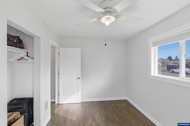 910 Ermine St SE, Albany, OR 97322