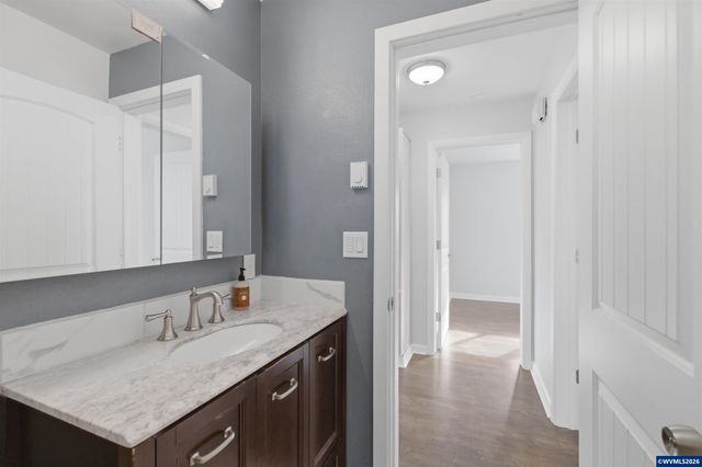 910 Ermine St SE, Albany, OR 97322