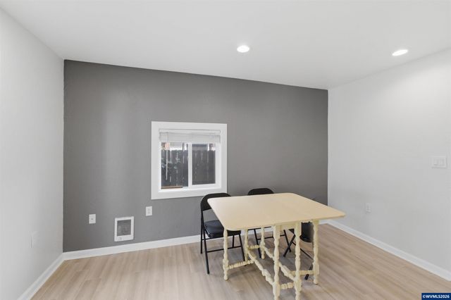 910 Ermine St SE, Albany, OR 97322