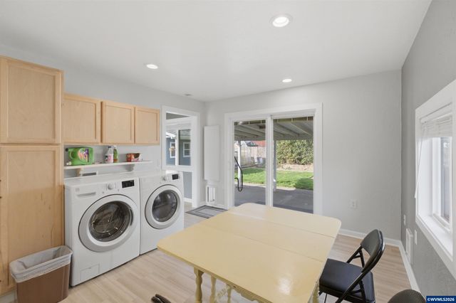 910 Ermine St SE, Albany, OR 97322