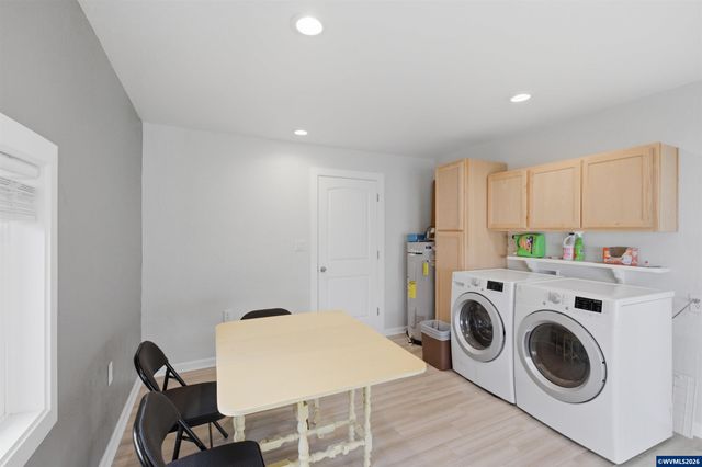 910 Ermine St SE, Albany, OR 97322