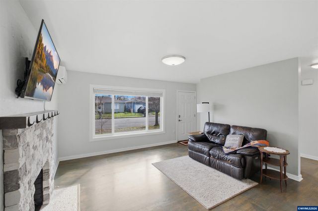 910 Ermine St SE, Albany, OR 97322