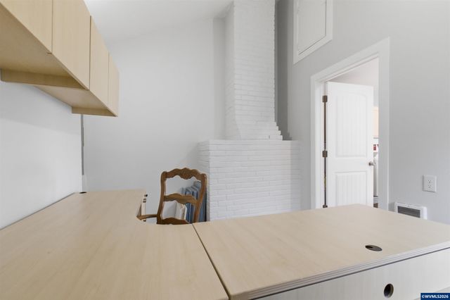 910 Ermine St SE, Albany, OR 97322