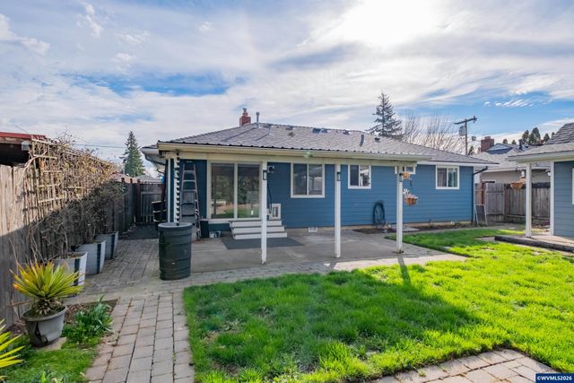 910 Ermine St SE, Albany, OR 97322