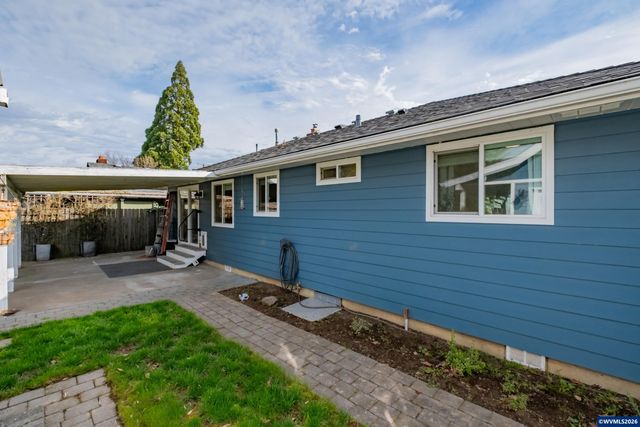 910 Ermine St SE, Albany, OR 97322