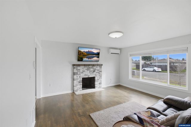 910 Ermine St SE, Albany, OR 97322