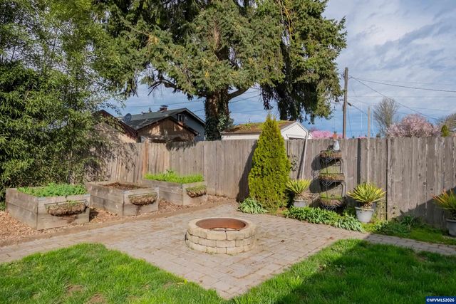 910 Ermine St SE, Albany, OR 97322