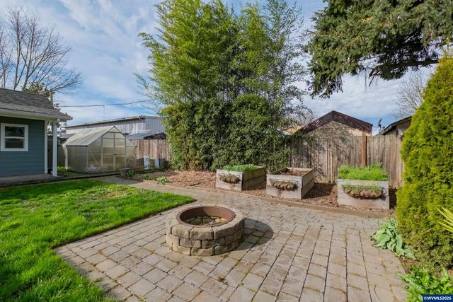 910 Ermine St SE, Albany, OR 97322