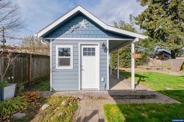 910 Ermine St SE, Albany, OR 97322