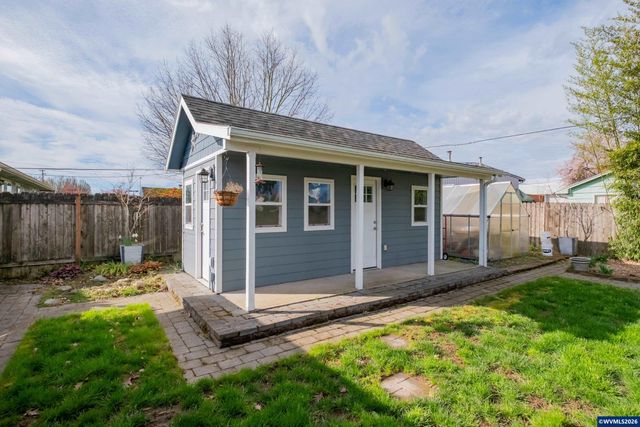 910 Ermine St SE, Albany, OR 97322