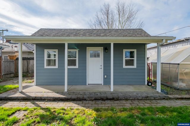 910 Ermine St SE, Albany, OR 97322