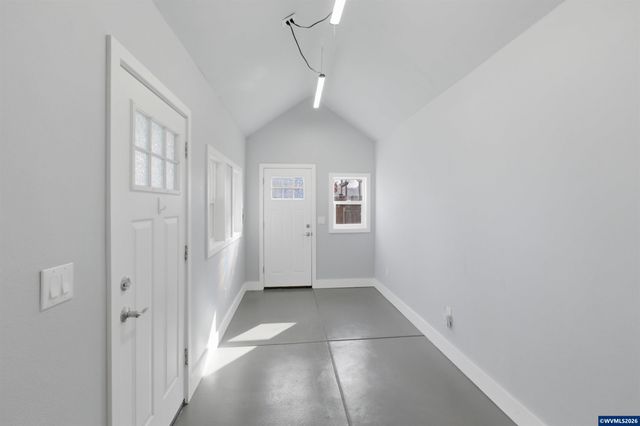 910 Ermine St SE, Albany, OR 97322