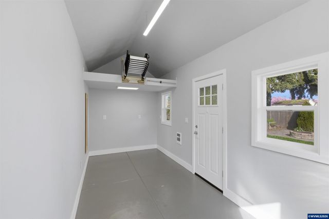 910 Ermine St SE, Albany, OR 97322