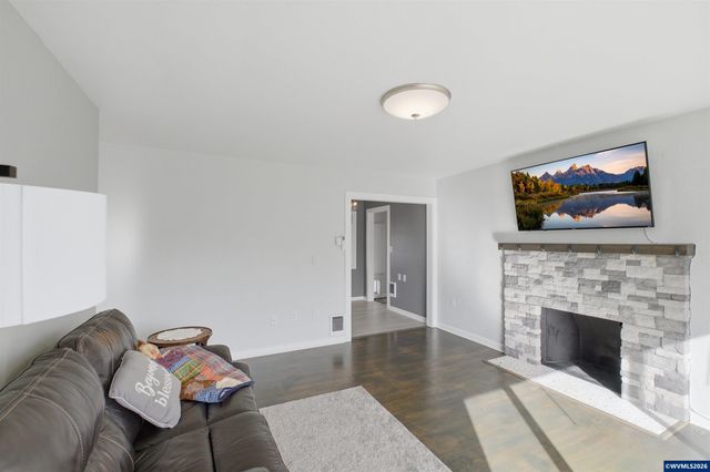 910 Ermine St SE, Albany, OR 97322