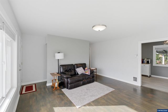 910 Ermine St SE, Albany, OR 97322