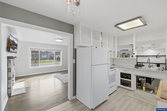 910 Ermine St SE, Albany, OR 97322