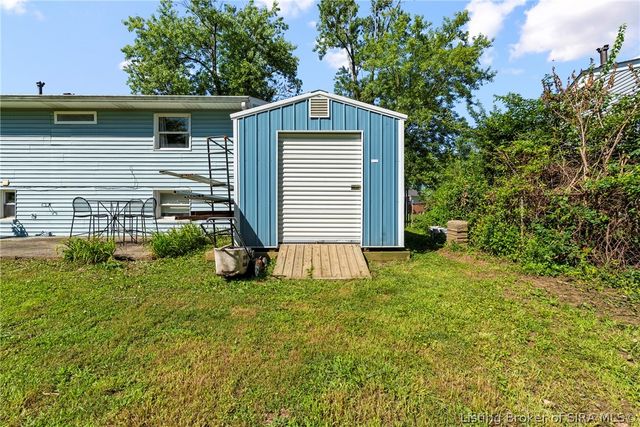 2012 Blue Bird Drive, Jeffersonville, IN 47130